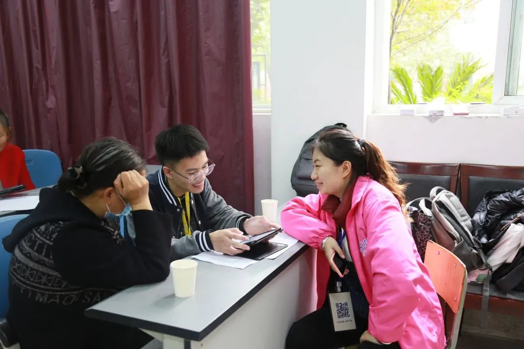 【绵竹调查"暨"忆】绵竹中学65名高二学生作为访问志愿者协助调查开展